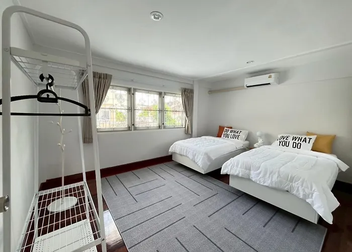 Hotel Near Airport 2nd For 2,8k & 3rd For 1,8k & 4th Only 300b Inbox! Bangkok