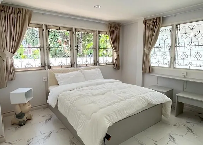 Near Airport 2nd For 2,8k & 3rd For 1,8k & 4th Only 300b Inbox! 4* Bangkok