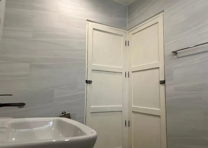 Near Airport 2nd For 2,8k & 3rd For 1,8k & 4th Only 300b Inbox! Hotel Bangkok
